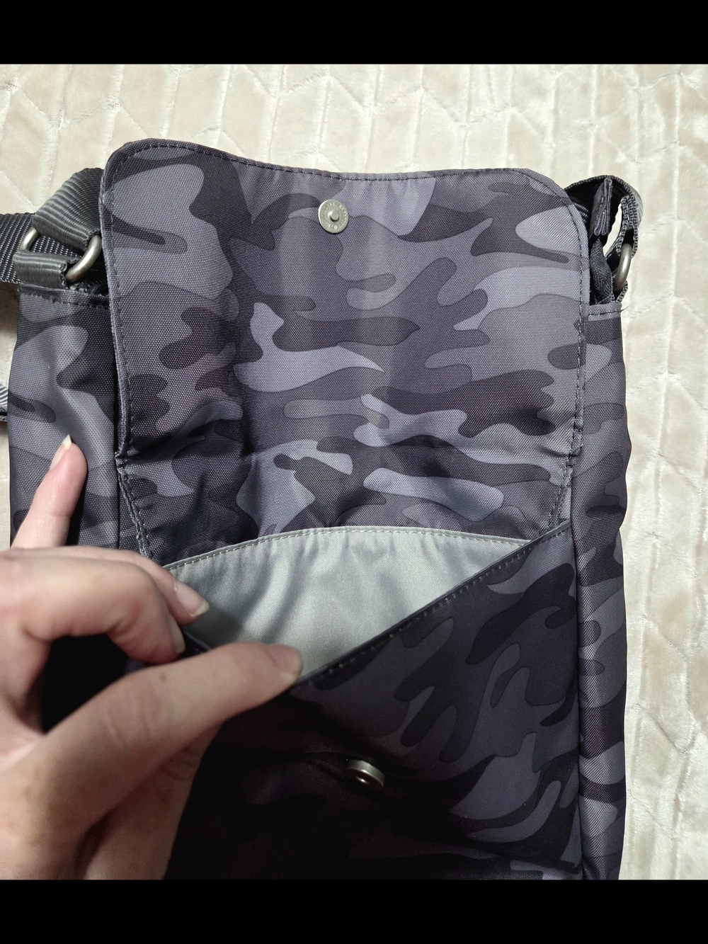 Baggallini Gray Camo Crossbody Bag - Picture 6 of 7
